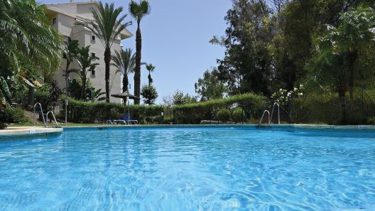 RE-MCS-015 | Espacioso apartamento vacacional con amplia terraza y vistas a la piscina